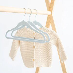 New Velvet Hangers in Packs of 15. Baby Clothing & Pet Clothing.